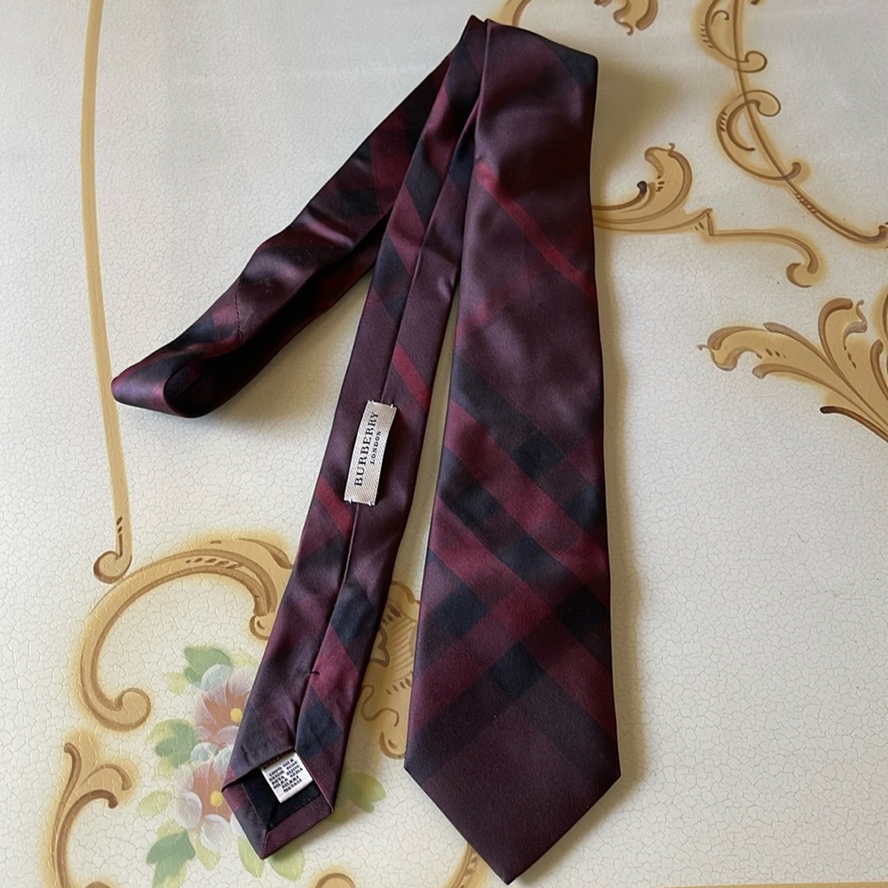 BURBERRY TIE